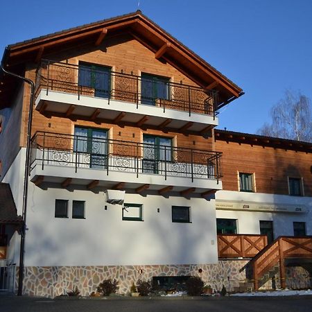 Tri Kopy*** - Penzion, Restauracia A Pizza Smrečany Extérieur photo