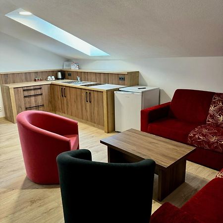 Tri Kopy*** - Penzion, Restauracia A Pizza Smrečany Extérieur photo