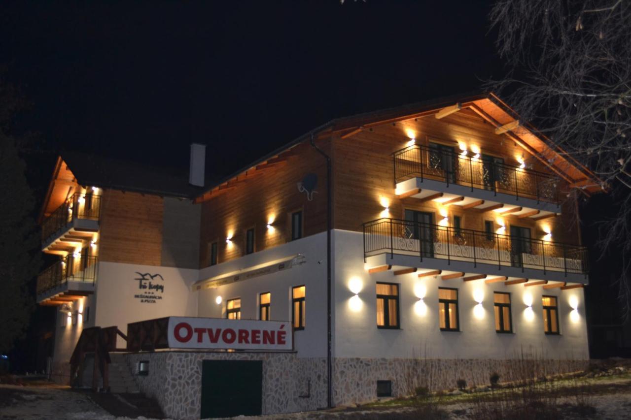 Tri Kopy*** - Penzion, Restauracia A Pizza Smrečany Extérieur photo