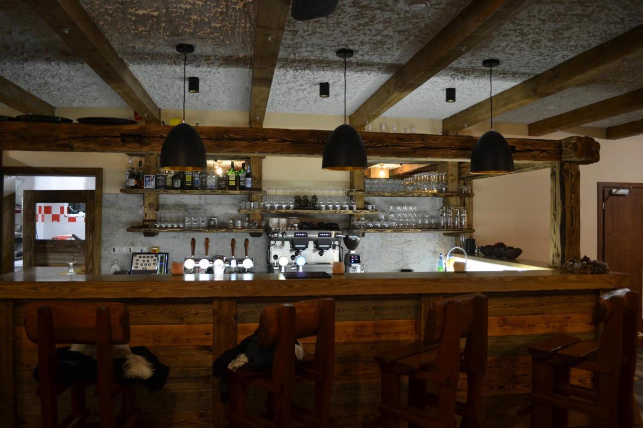 Tri Kopy*** - Penzion, Restauracia A Pizza Smrečany Extérieur photo